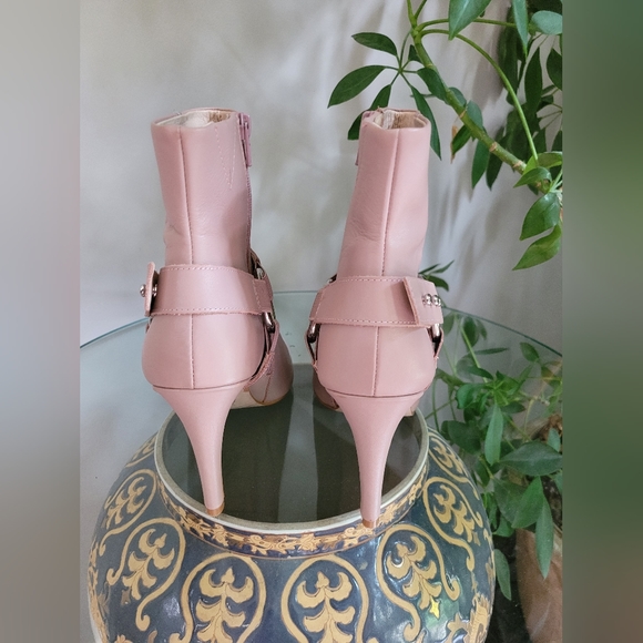 MI PIACI Pink Ankle Boots With 3 1/2 inch Heels, Size: 8 - Picture 2 of 8